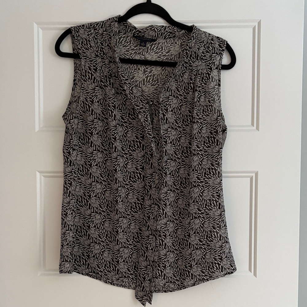Banana Republic Monochrome Leaf Print Blouse